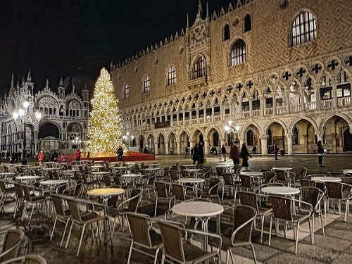 St mark plaza by christmas